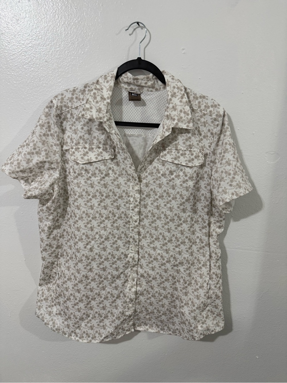 REI Cream and Taupe Floral Short Sleeve Button-Down Shirt